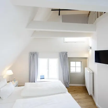 Hotel Einzigartig - Kleine Im Wasserviertel 3*